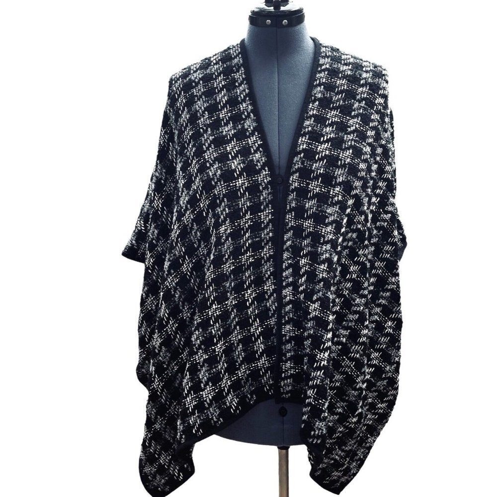 CHARMING CHARLIES Womens Sweater Poncho One Size Black‎ White Metallic Shrug NEW